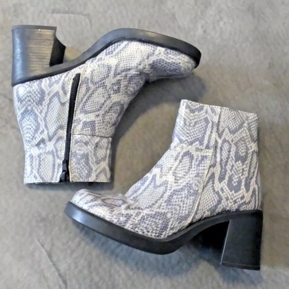 Womens Vintage Chunky y2K Steve Madden snake print platform boots 39 US 8.5